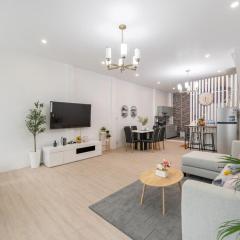 Family House Jacuzzi 2-bedroom 2 Story