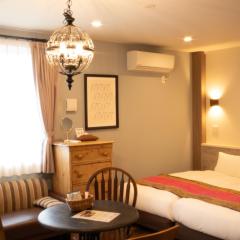 7 Rooms Hotel & Cafe - Boutique Designer Hotel - 30 mins from Disneyland&Tokyo