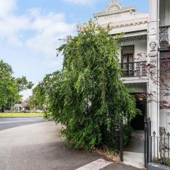 Stylish Victorian Terrace in Prime Albert Park