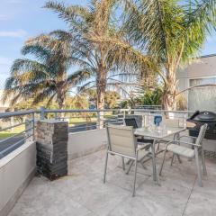 Harmonia Spacious Retreat for Families by the Sea