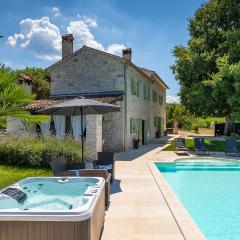 Rustic villa Zvonar with pool in Motovun