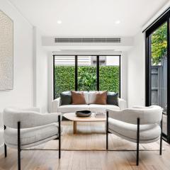 Stylish 3-Bed Home Near South Melbourne Market