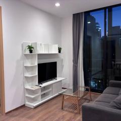 Charming 2 Bedroom Apartment in Heart of Phrom Phong