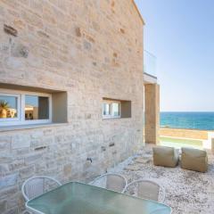 Lucia Beachfront Suite