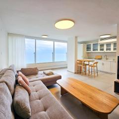 Family Friendly & Stunning Sea View by FeelHome