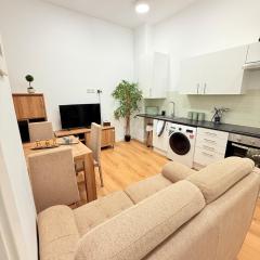 Spacious 2 Bedroom Apartment Centre Of Town