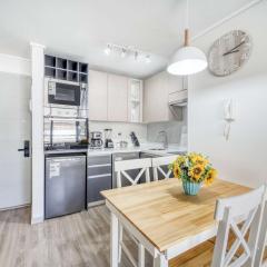 Modern apartment With Pool, AC & Wifi