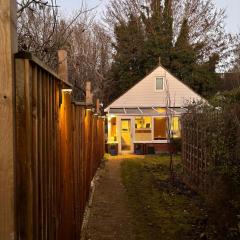 Cozy & Self Contained Garden Bungalow