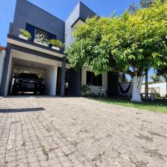 Casa ampla próxima ao mar