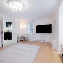 Chic 2-Bed Haven by Ealing Common, Tube & Hotspots