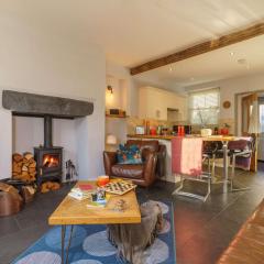 Gingersnap Cottage with Log Burner by LetMeStay