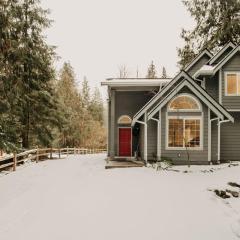 62SL - Hot Tub - WiFi - Fireplace - Pets Ok home