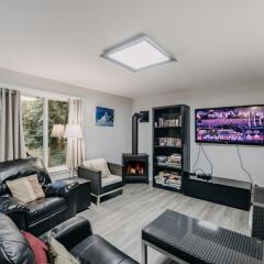 49SL - Hot Tub - WiFi - Fireplace - Sleeps 10 home