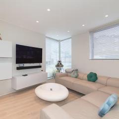 Modern Smart Home with Garden close to Richmond - Pass the Keys