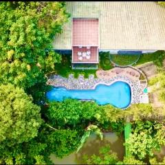 Guitar DC Homestay Suitable for 12 to 18 people