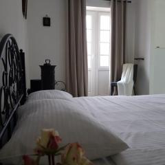 Royal Kamianets Apartment , центр Старого міста , 100м до Ратуші , вид на сквер та історичний центр