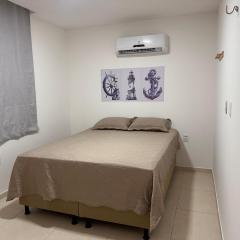 Suite 05 em casa Beira mar, com ar condicionado , cozinha completa com Micro ondas air fryer forno elétrico fogão Geladeira freezer gelagua e cafeteira elétrica Tudo para vc se sentir em casa além de um Deck com churrasqueira vista mar