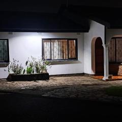 25 Jacaranda Lodge & Backpackers