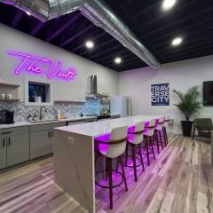 "The Vault" - 3 King Beds-3 Bath