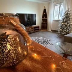 Forest View, ganzes Haus 100qm, 2 Schlafzimmer, 2 Bäder, Badewanne, Garten & Terrasse