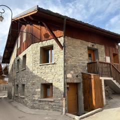 Newly Renovated Chalet Le 5 Saint Marcel