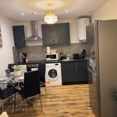 Modern 2-Bed Apartment Near Transport, Stadiums