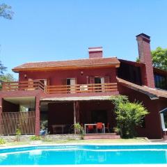 Casa quinta completa espaciosa con pileta seis o siete personas