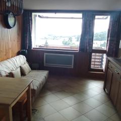 Studio moderne 4 pers. avec WIFI, vue lac et parking au cœur de Super Besse - FR-1-814-176