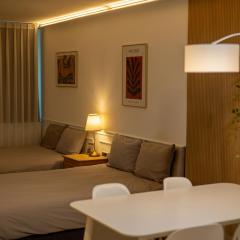 Direct Elevator to Hongik Univ Station, NEW by 13yr Superhost, Professionally Maintained