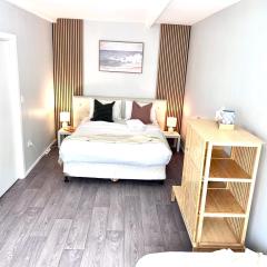 u2 Cute Fresh Unit Quiet Centre NewAC SmartTV