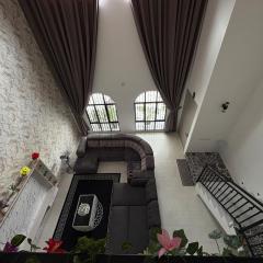 Luxury House Panoramic Views and Elegant Comfort