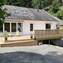 4 Bedroom Cozy Home In Farsund