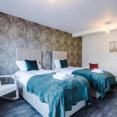 The Leeds Retreat - Sleeps 10 - Yorksha Property