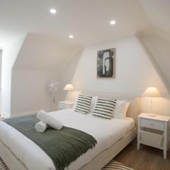 Modern 3BR Glebe Terrace w Yard, BBQ & Pet Friendly