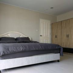 BKK 2 BR apt near Sathon ICONSIAM firework view