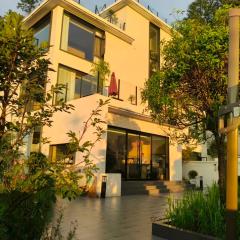 Fenghuang County Border Town Mountain Resort Homestay