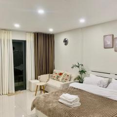 Pool view Elegant Apartment