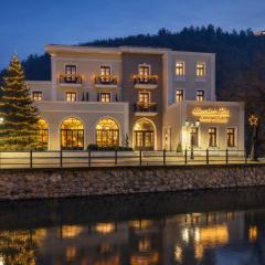 Mountain Pine Luxury Suites