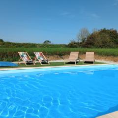 4 minutes from Sainte-Mère-Église - Independent apartment on first floor of big house with garden and heated pool opened if weather is ok