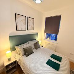 Stylish flat close to station zone 2