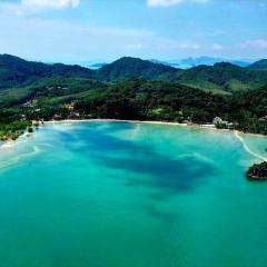 Tha Khao Beach House 1