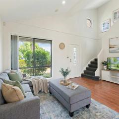 5 Min to Station Modern 2BR Townhouse Parking