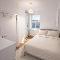 Compact Double Room with Private Bathroom - Kings Cross