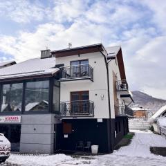 ASENATA Pokoje i Apartamenty w Ustroń Centrum, basen letni, komfort, widok na góry