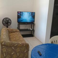 Casa a 250 metros a pé da praia. Ótima localização