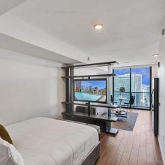 Miami 17th floor Studio w Kitchen City and Bay Views