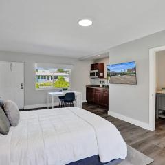 Pelican Cove Studio w Private Patio in Pompano