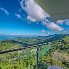 Panoramic ocean view condo-pools-gym-fast internet