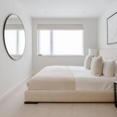 Luxury Central Mayfair Townhouse with AC 3BR 3BA