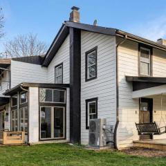 Modern 5BR Home with Mtn Views BBQ & Pool Table